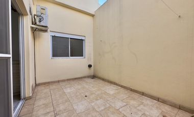 Departamento de 3 ambientes con 2 patios