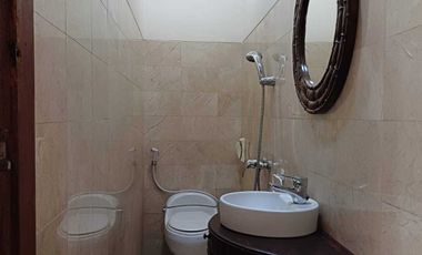 Rumah bagus 2,5 lt Swimming pool, taman luas, Di Kemang Jak sel CL 066