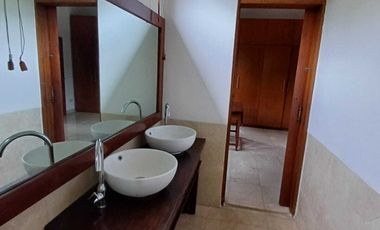 Rumah bagus 2,5 lt Swimming pool, taman luas, Di Kemang Jak sel CL 066