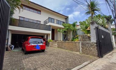 Rumah bagus 2,5 lt Swimming pool, taman luas, Di Kemang Jak sel CL 066