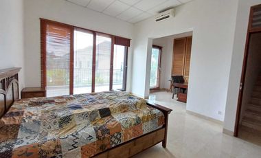 Rumah bagus 2,5 lt Swimming pool, taman luas, Di Kemang Jak sel CL 066