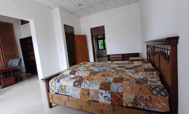 Rumah bagus 2,5 lt Swimming pool, taman luas, Di Kemang Jak sel CL 066