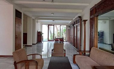 Rumah bagus 2,5 lt Swimming pool, taman luas, Di Kemang Jak sel CL 066