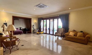 RUMAH MEWAH DHARMAHUSADA PERMAI SWIMMING POOL