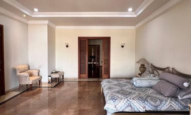 RUMAH MEWAH DHARMAHUSADA PERMAI SWIMMING POOL