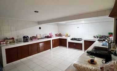 RUMAH MEWAH DHARMAHUSADA PERMAI SWIMMING POOL