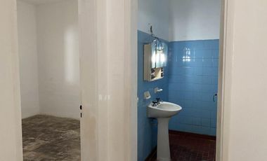 CASA DE CUATRO AMBIENTES A REFACCIONAR