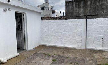 CASA DE CUATRO AMBIENTES A REFACCIONAR