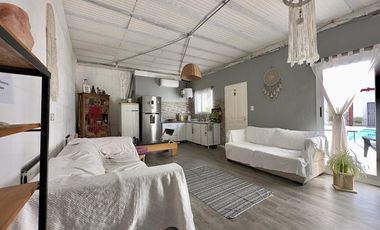 Chalet de 4 ambientes con parque, garage y quincho