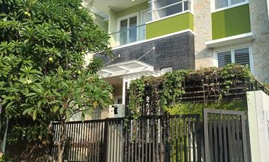 Rumah Mewah 3 Lantai Permata Buana Full Furnished Siap Huni!!