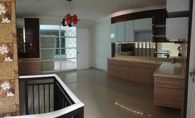 Rumah Mewah 3 Lantai Permata Buana Full Furnished Siap Huni!!