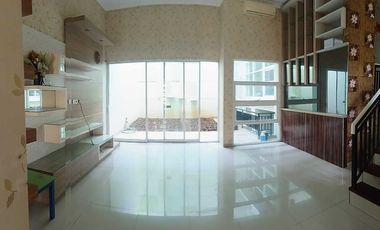 Rumah Mewah 3 Lantai Permata Buana Full Furnished Siap Huni!!
