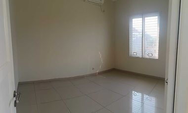 Rumah Mewah 3 Lantai Permata Buana Full Furnished Siap Huni!!