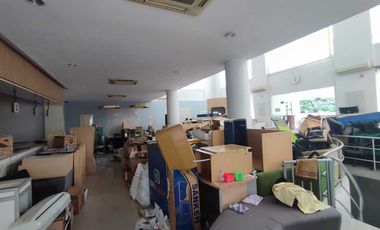 Disewakan gedung ex Bank di Jl Veteran Solo Kota