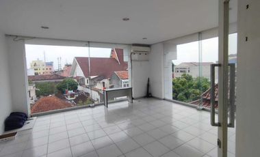 Disewakan gedung ex Bank di Jl Veteran Solo Kota