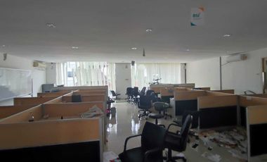 Disewakan gedung ex Bank di Jl Veteran Solo Kota