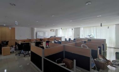 Disewakan gedung ex Bank di Jl Veteran Solo Kota