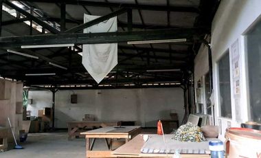 Disewakan Tanah+Bangunan Untuk WorkShop/ Gudang  Pinggir Jalan Raya