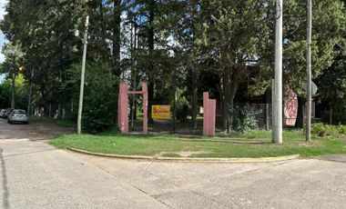 F 775 excelente casaquinta con casi 2400mts 2 de parque