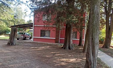 F 775 excelente casaquinta con casi 2400mts 2 de parque