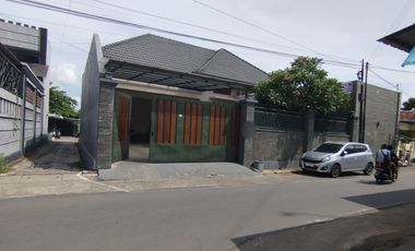Rumah mewah bonus furnish plus kolam renang di sumber
