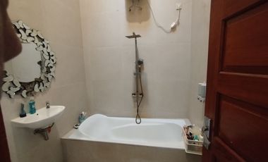 Rumah mewah bonus furnish plus kolam renang di sumber