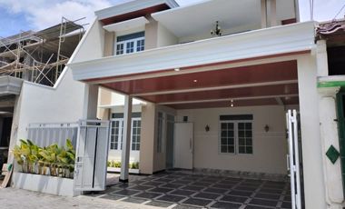 RUMAH BARU MEWAH  2 LANTAI SIAP HUNI dekat KAMPUS UNRIYO