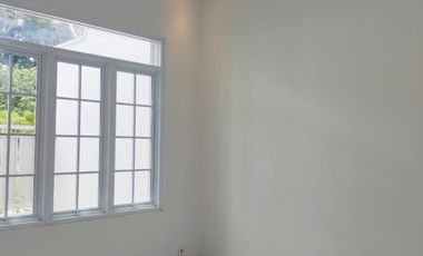 RUMAH BARU MEWAH  2 LANTAI SIAP HUNI dekat KAMPUS UNRIYO