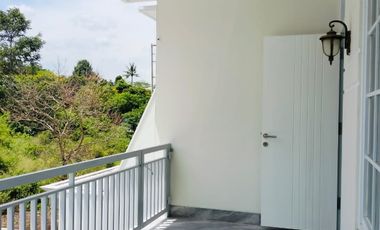 RUMAH BARU MEWAH  2 LANTAI SIAP HUNI dekat KAMPUS UNRIYO