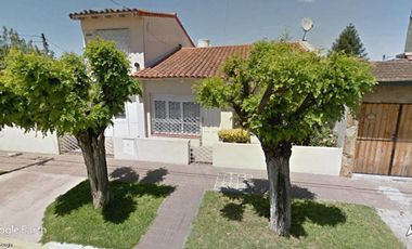 Hermosa casa en Calle 104, a cuadras de Estacion de Guernica
