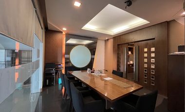 Dijual Gedung Kantor Komersial Pinggir Jalan Raya di Pos Pengumben