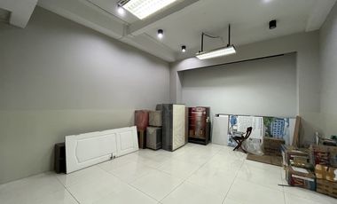 Dijual Gedung Kantor Komersial Pinggir Jalan Raya di Pos Pengumben