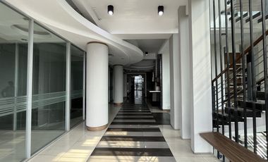 Dijual Gedung Kantor Komersial Pinggir Jalan Raya di Pos Pengumben