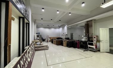 Dijual Gedung Kantor Komersial Pinggir Jalan Raya di Pos Pengumben