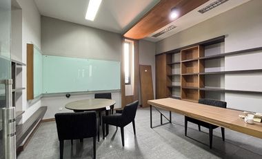 Dijual Gedung Kantor Komersial Pinggir Jalan Raya di Pos Pengumben