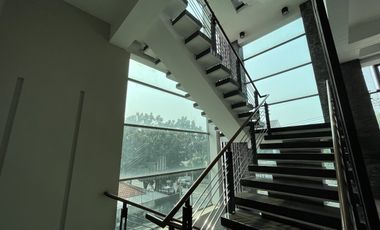 Dijual Gedung Kantor Komersial Pinggir Jalan Raya di Pos Pengumben