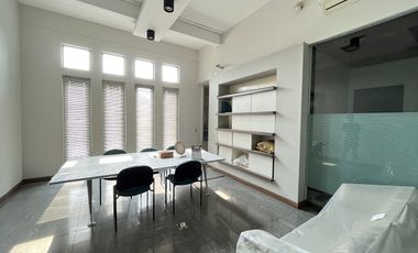 Dijual Gedung Kantor Komersial Pinggir Jalan Raya di Pos Pengumben