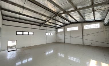 Dijual Gedung Kantor Komersial Pinggir Jalan Raya di Pos Pengumben