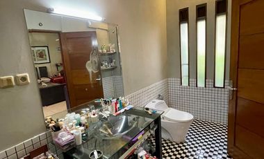 14 jt per m2 Hitung tanah Puri Bintaro luas 280 ada taman belakang siap huni rumah tua rasa kavling bintaro