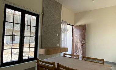 RUMAH READY 2 LANTAI SIAP HUNI