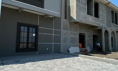 RUMAH READY 2 LANTAI SIAP HUNI