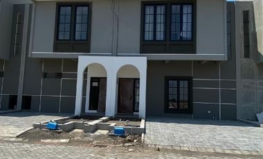 RUMAH READY 2 LANTAI SIAP HUNI