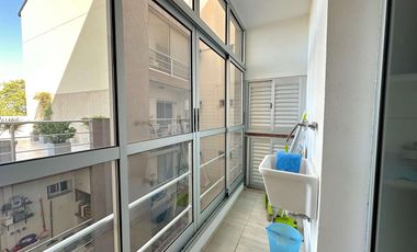 Departamento de 2 ambientes con balcon, terraza y cochera