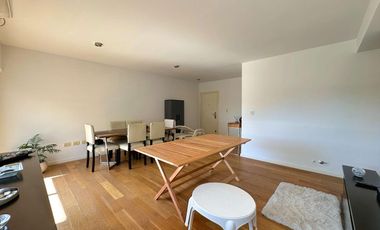 Departamento de 2 ambientes con balcon, terraza y cochera