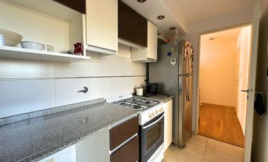 Departamento de 2 ambientes con balcon, terraza y cochera