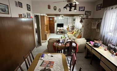 Excelente y amplia casa en Glew