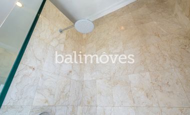 Villa Klasik dan Luas 5 Kamar Tidur Di Tepi Pantai Sanur