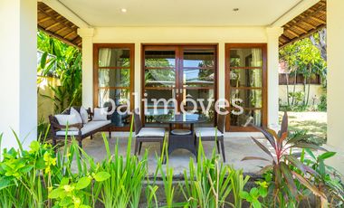 Villa Klasik dan Luas 5 Kamar Tidur Di Tepi Pantai Sanur