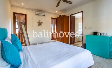 Villa Klasik dan Luas 5 Kamar Tidur Di Tepi Pantai Sanur