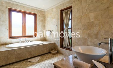 Villa Klasik dan Luas 5 Kamar Tidur Di Tepi Pantai Sanur